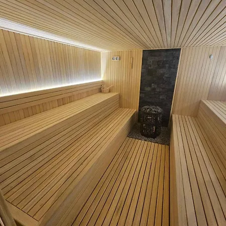 Tontic Lux Hill 53 *