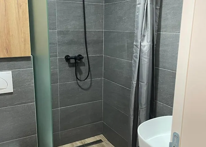 Tontic Lux Hill 53 *